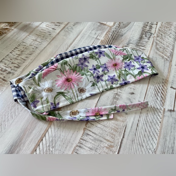 County Chic Floral Scrub Cap - Picture 5 of 6